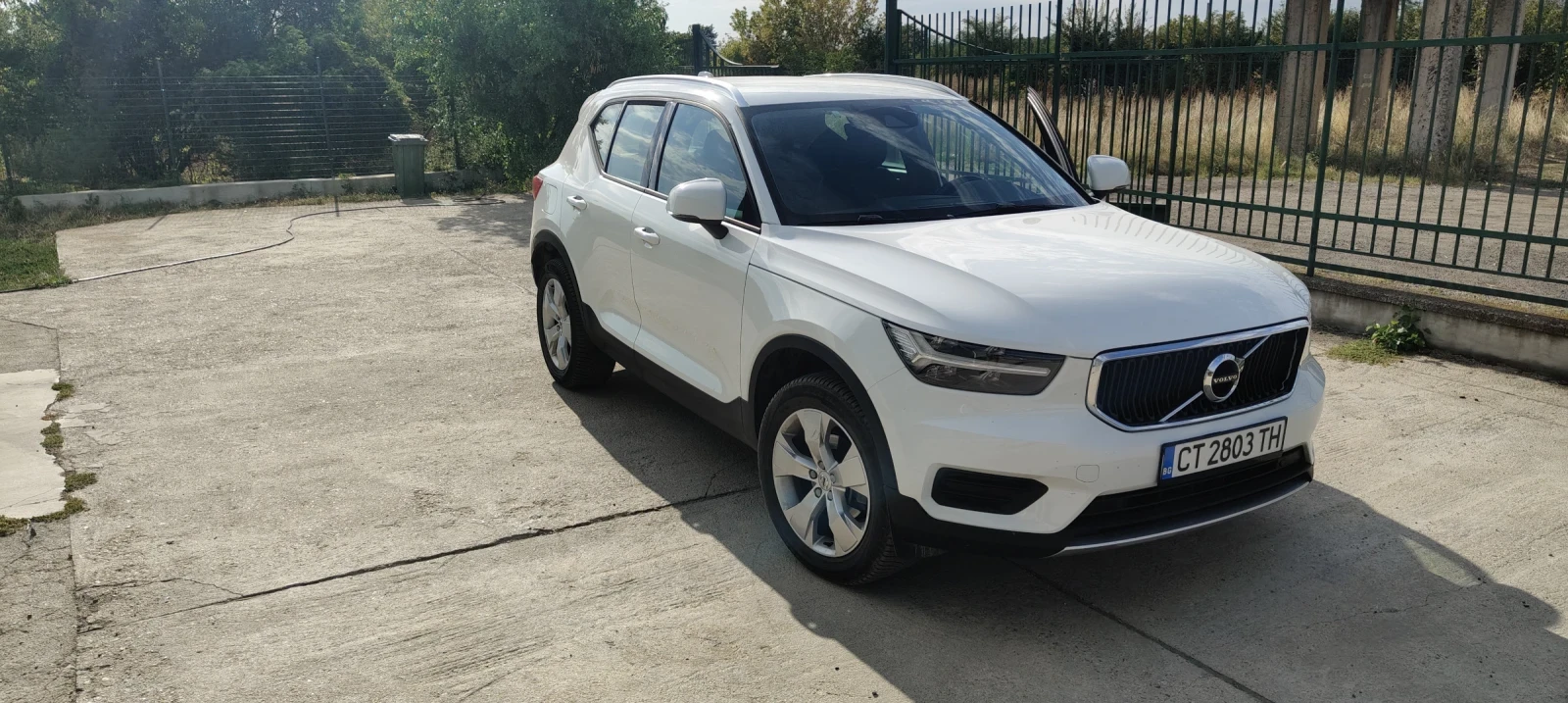 Volvo XC40 SUF, снимка 8 - Автомобили и джипове - 56410955