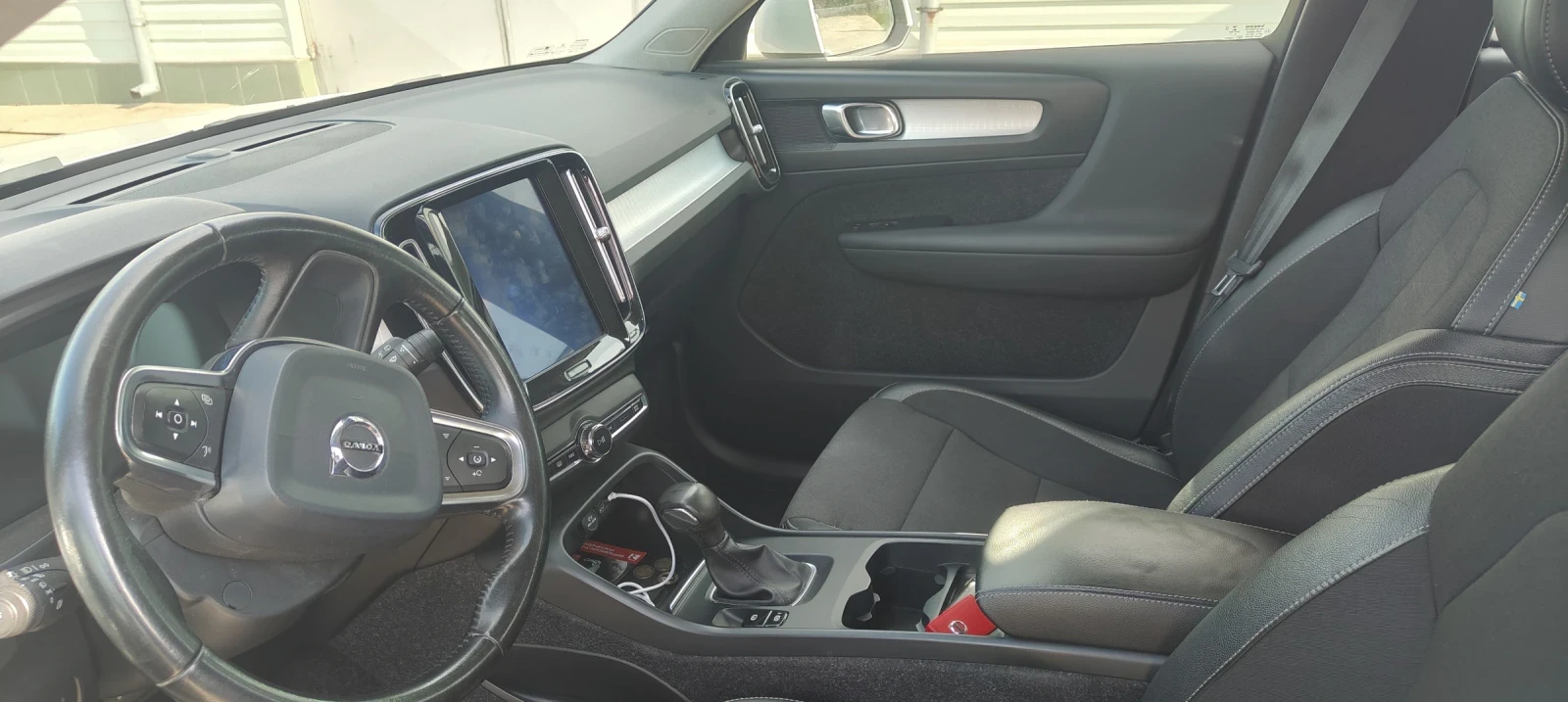 Volvo XC40 SUF, снимка 4 - Автомобили и джипове - 56410955
