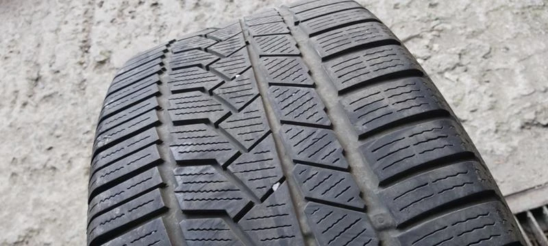 Гуми Зимни 245/40R19, снимка 2 - Гуми и джанти - 35130142