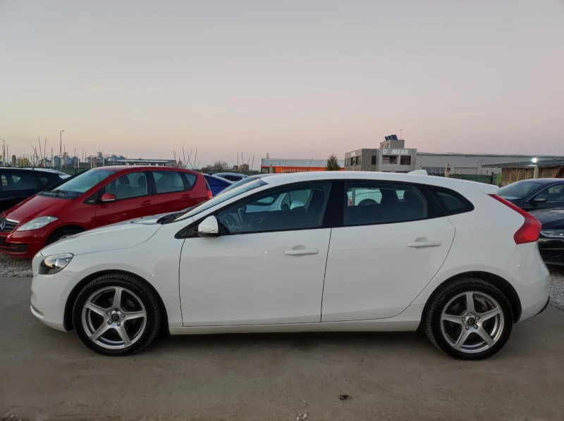 Volvo V40 2.0d D2 Kinetic, снимка 6 - Автомобили и джипове - 48004449