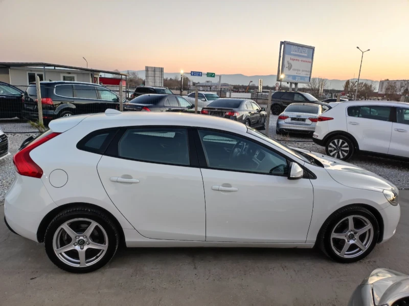 Volvo V40 2.0d D2 Kinetic, снимка 7 - Автомобили и джипове - 48004449