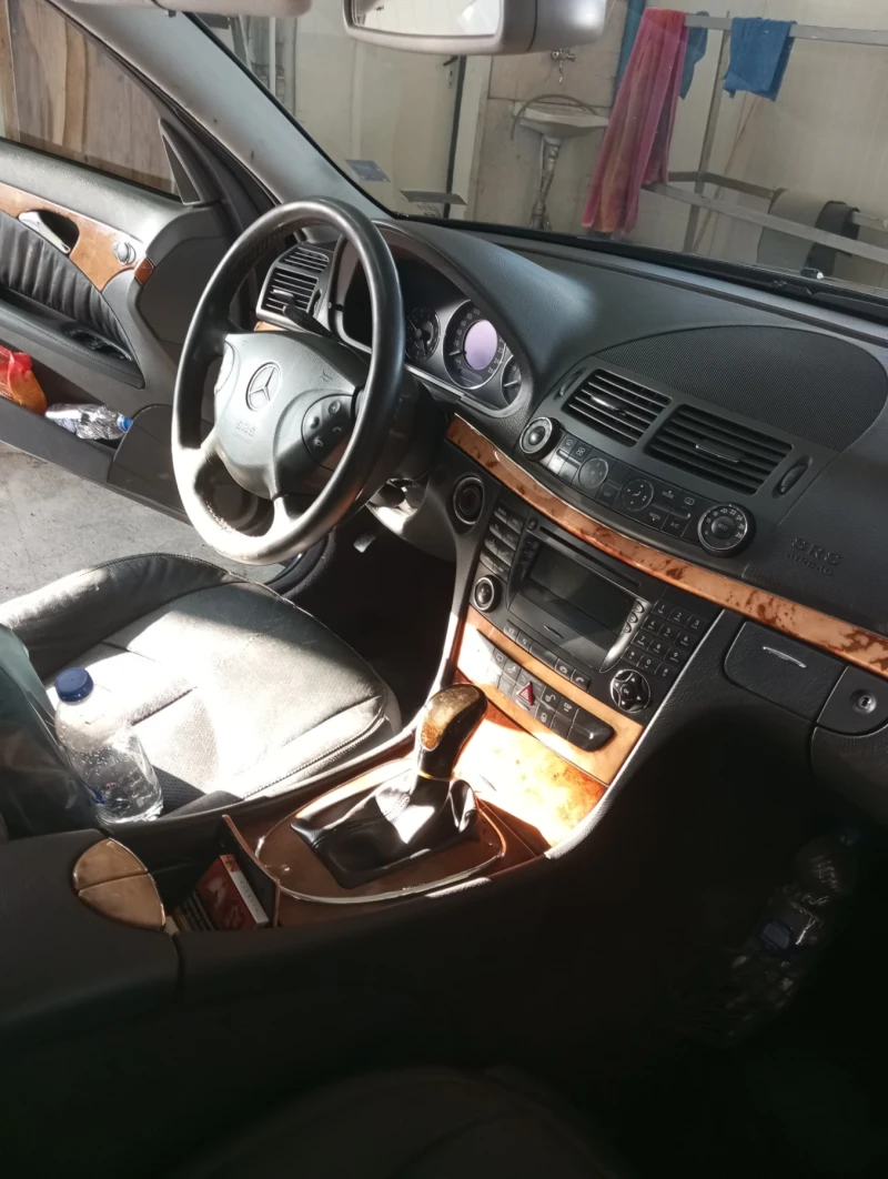 Mercedes-Benz E 280 3.0 CDI, снимка 10 - Автомобили и джипове - 49380348