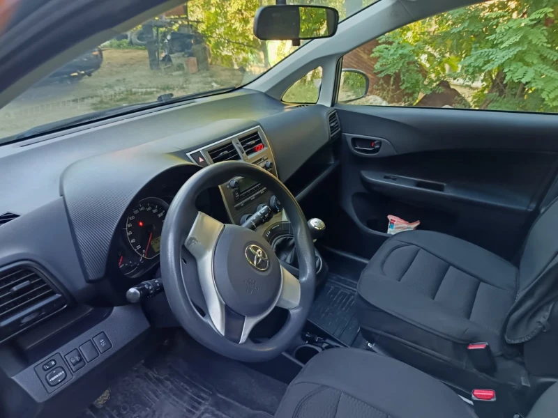 Toyota Verso S, снимка 9 - Автомобили и джипове - 52685727