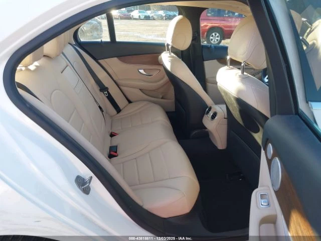 Mercedes-Benz C 300 * Face* 4matic* Камера* Remote* Памет* Keyless* Bl, снимка 12 - Автомобили и джипове - 53028310