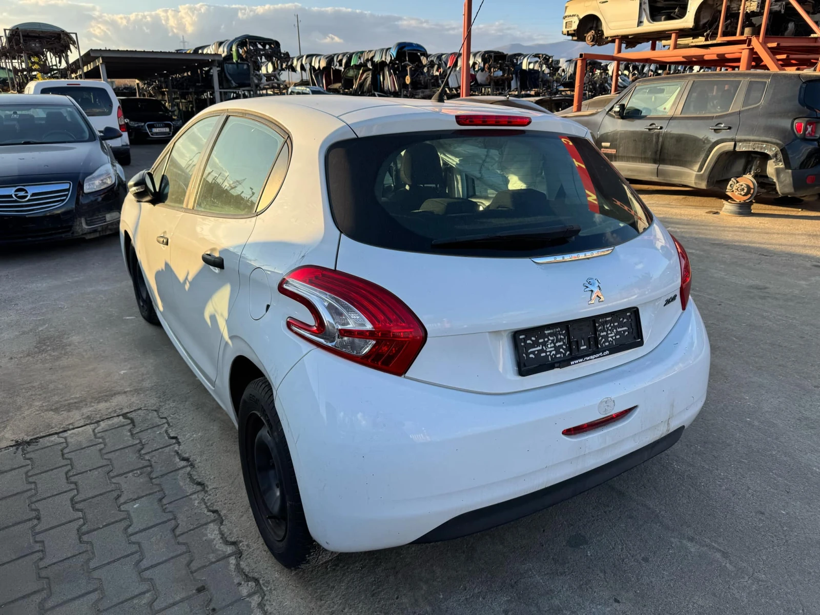 Peugeot 208 1.2 - изображение 3