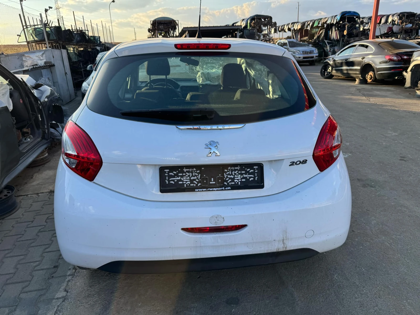 Peugeot 208 1.2 - изображение 2