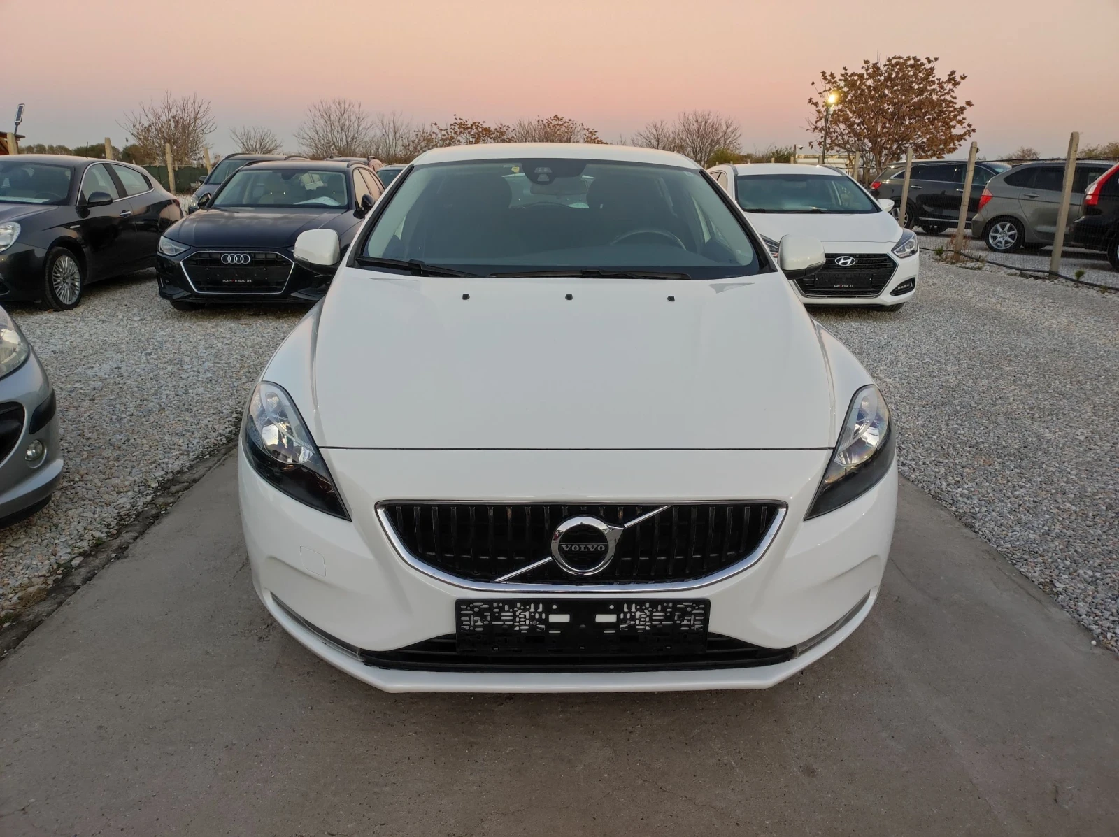 Volvo V40 2.0d D2 Kinetic - изображение 2