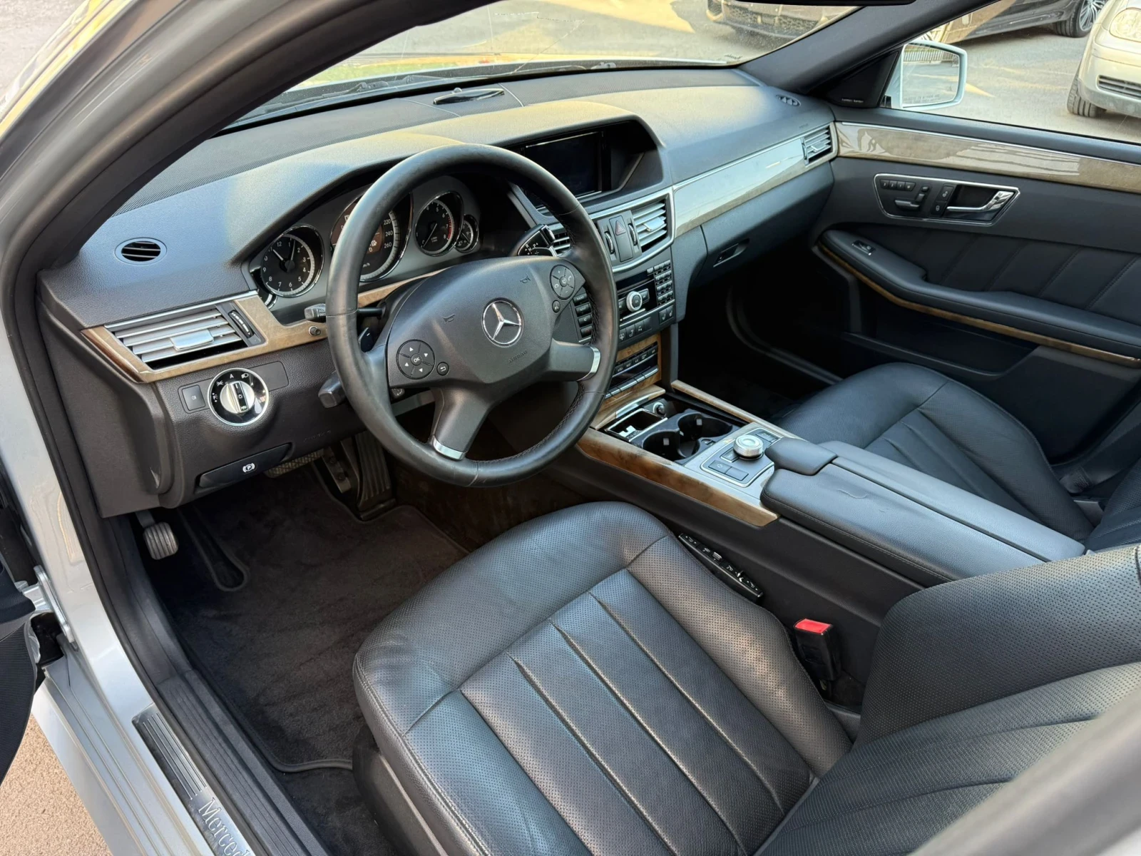 Mercedes-Benz E 500 5.5 AMG-Pack 4Matic - изображение 10