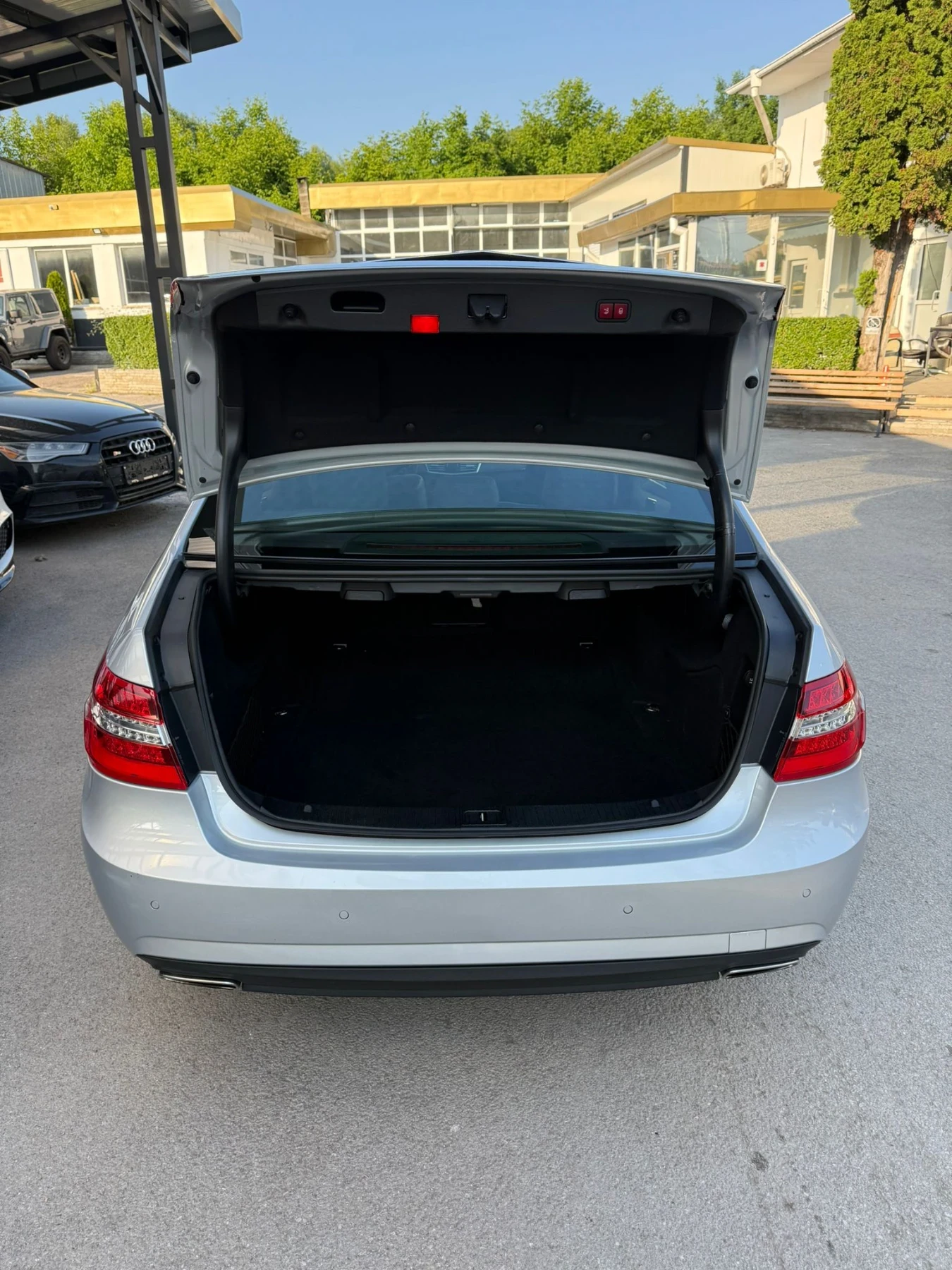 Mercedes-Benz E 500 5.5 AMG-Pack 4Matic - изображение 8