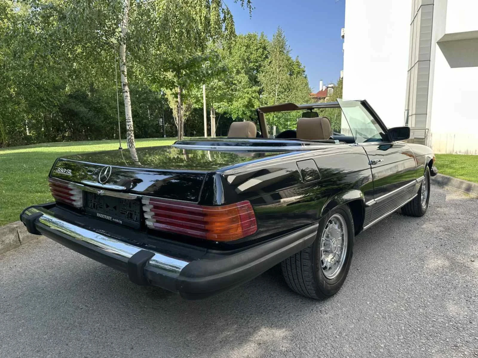Mercedes-Benz SL 380 / КЛИМАТИК / ЕЛЕКТРИЧЕСКИ ПРОЗОРЦИ - изображение 7