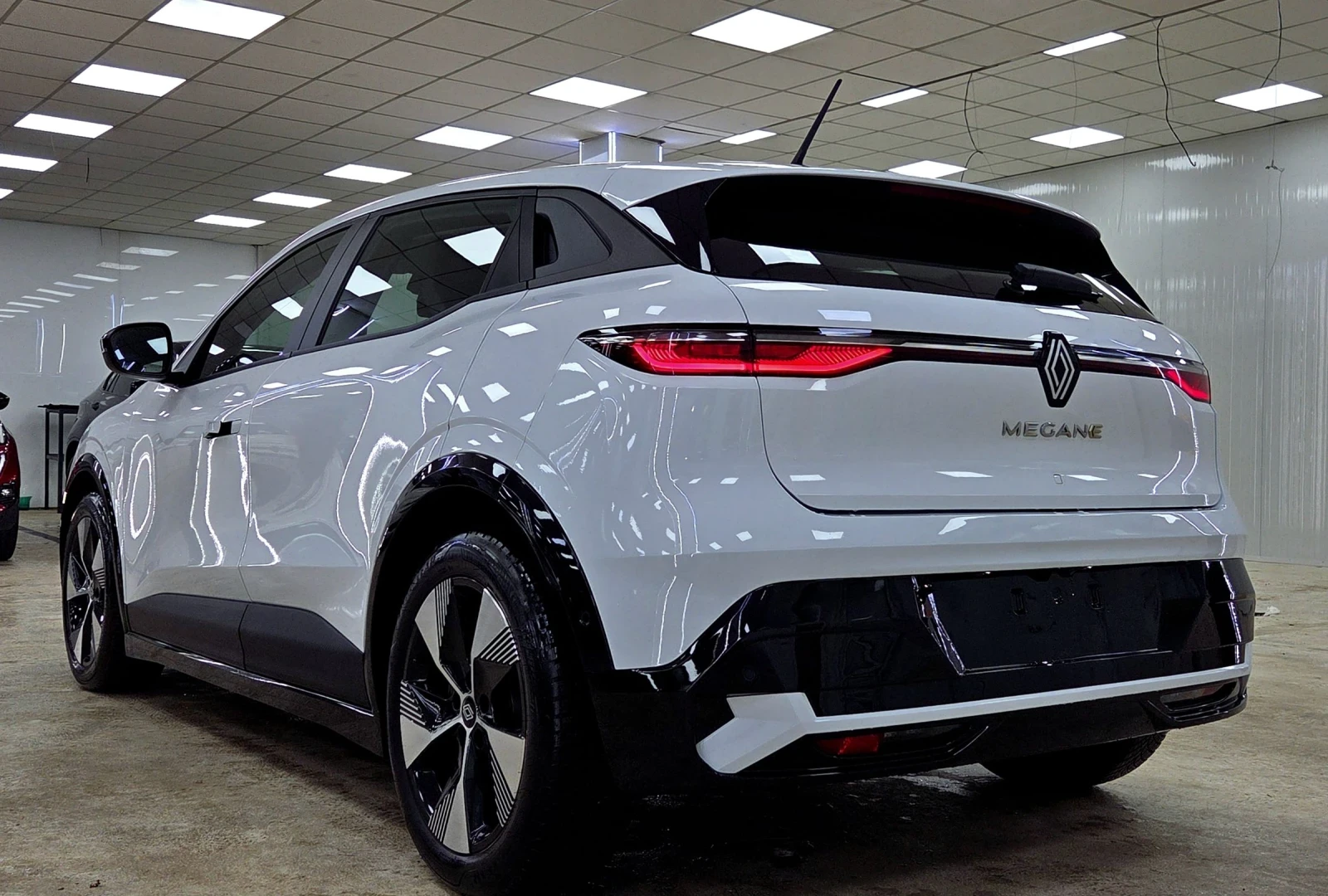 Renault Megane EV60/220HP/Гаранционна/СЕРВИЗНА КНИЖКА - изображение 4