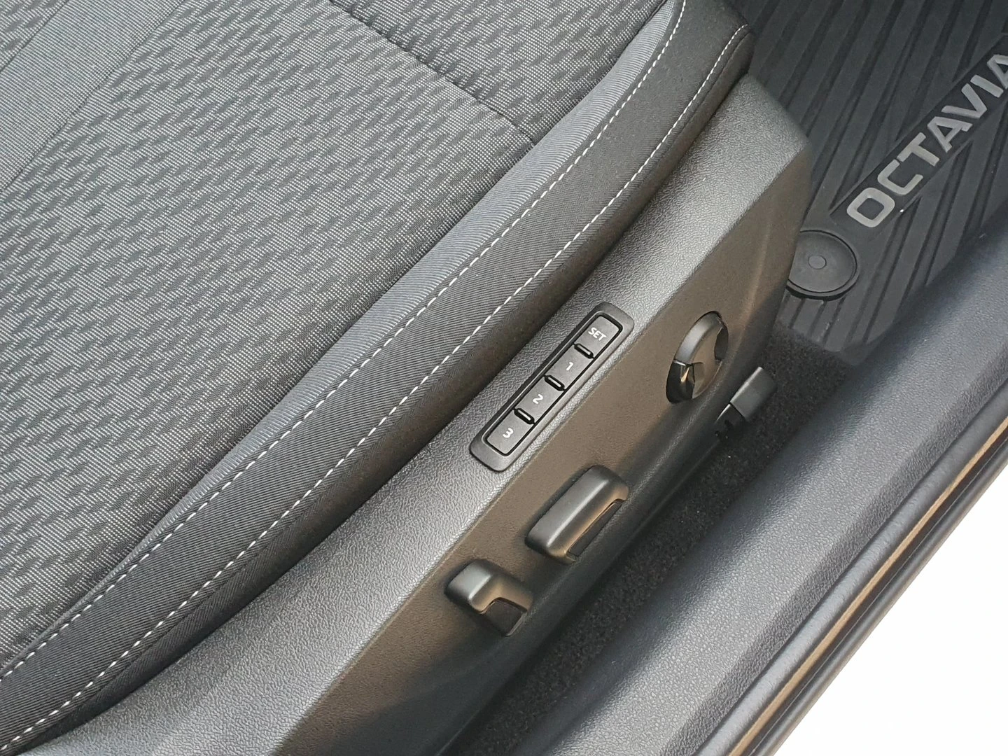 Skoda Octavia Style 2.0 TDI 150ks DSG 6 | Mobile.bg � ����������� 17