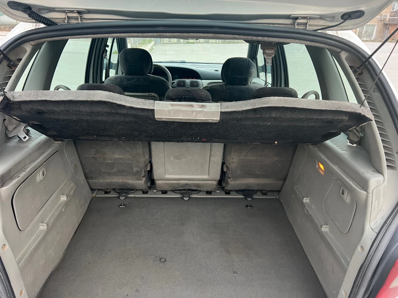 Renault Scenic 1.9 DTI АВТОМАТИК, снимка 12 - Автомобили и джипове - 54044599