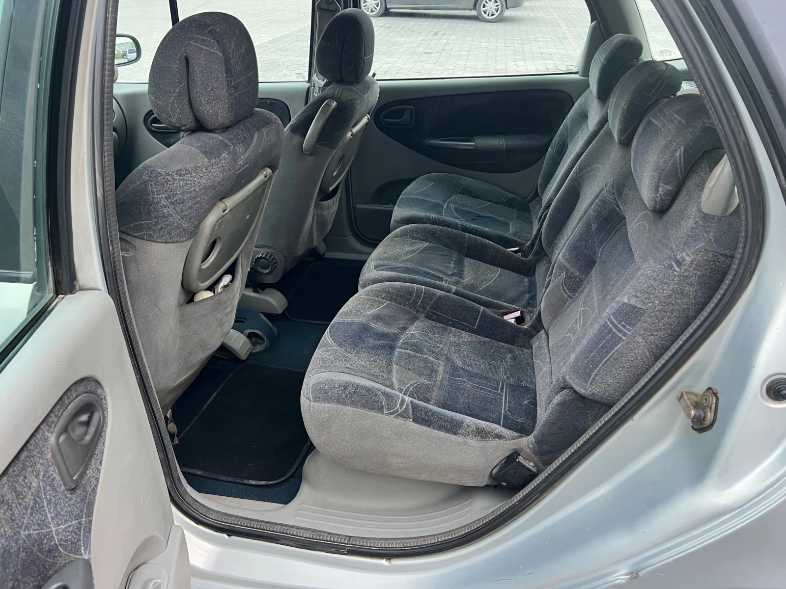 Renault Scenic 1.9 DTI АВТОМАТИК, снимка 15 - Автомобили и джипове - 54044599