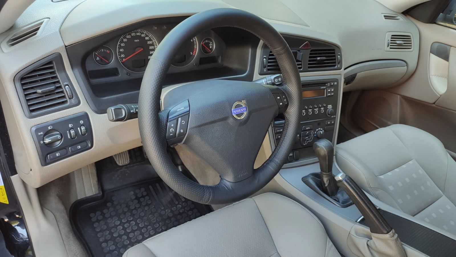 Volvo V70 D5 Facelift, снимка 7 - Автомобили и джипове - 54093535