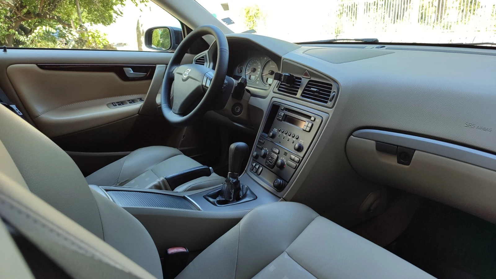 Volvo V70 D5 Facelift, снимка 11 - Автомобили и джипове - 54093535