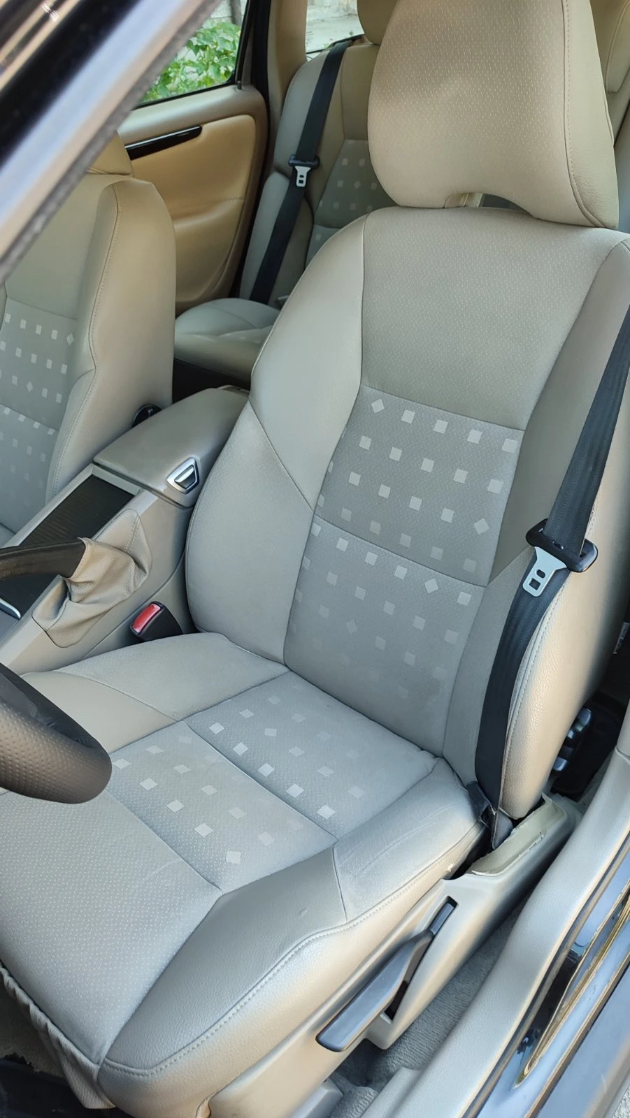 Volvo V70 D5 Facelift, снимка 6 - Автомобили и джипове - 54093535