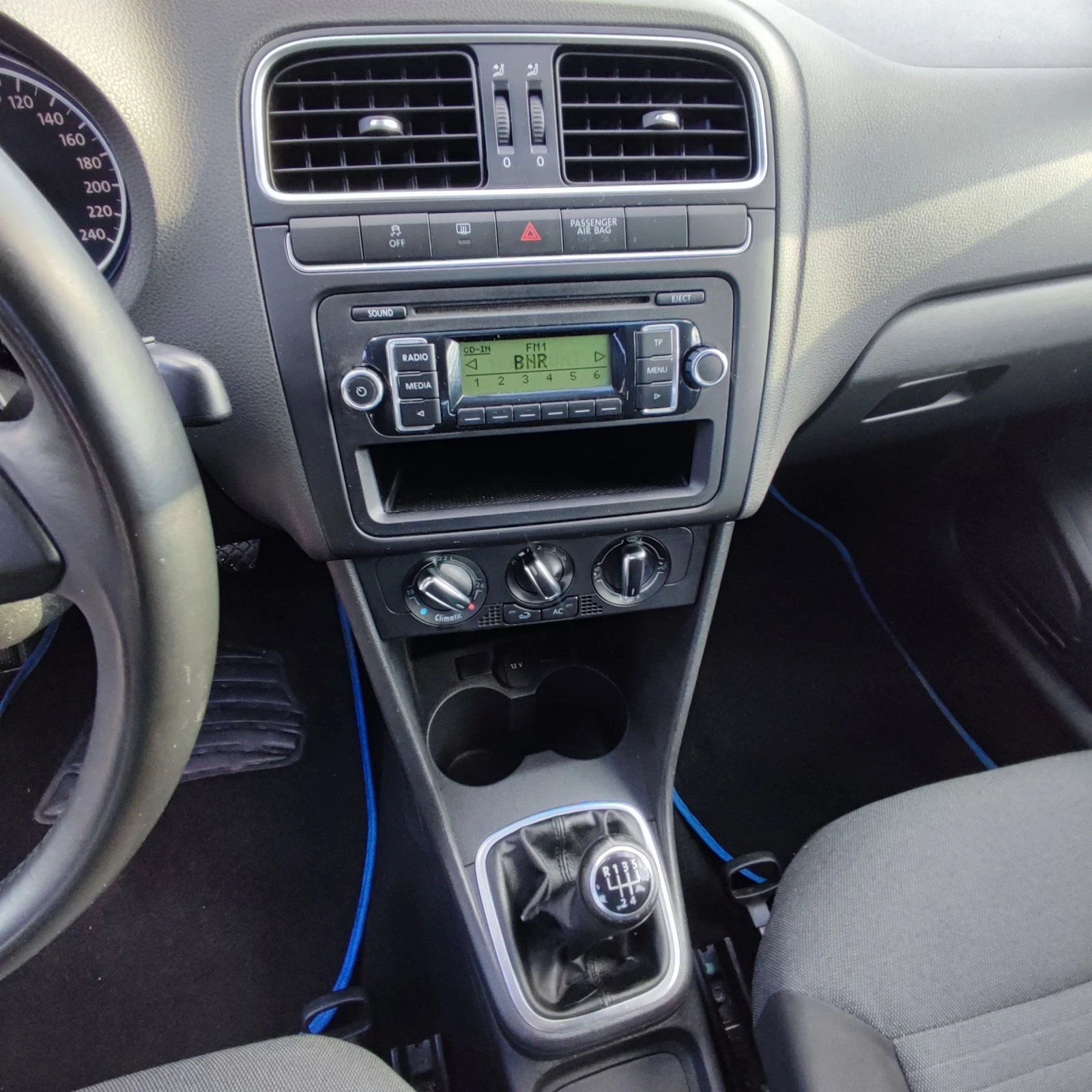 VW Polo 1.6TDI* 105кс* КЛИМАТИК* , снимка 10 - Автомобили и джипове - 54151333