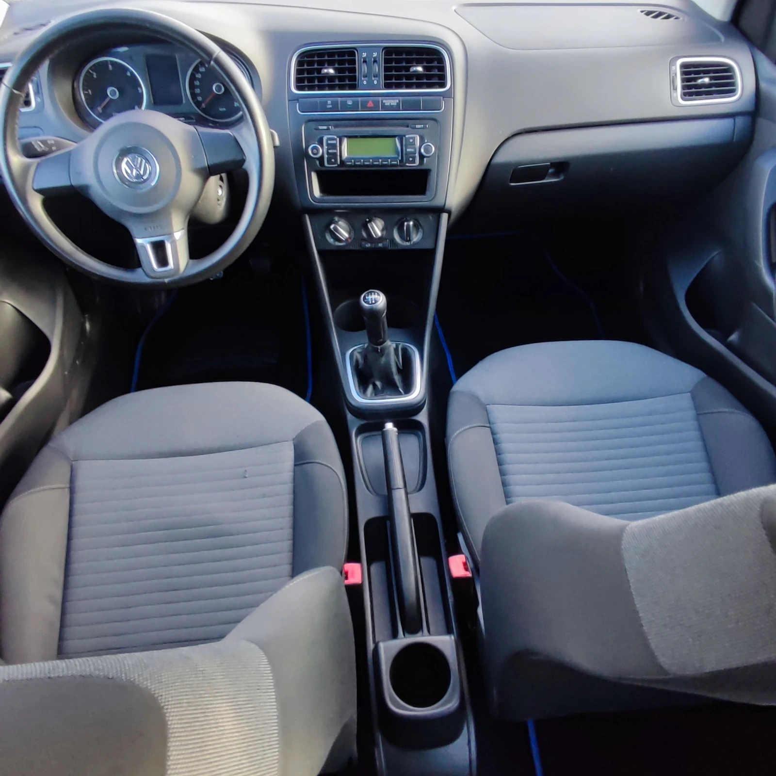 VW Polo 1.6TDI* 105кс* КЛИМАТИК* , снимка 9 - Автомобили и джипове - 54151333