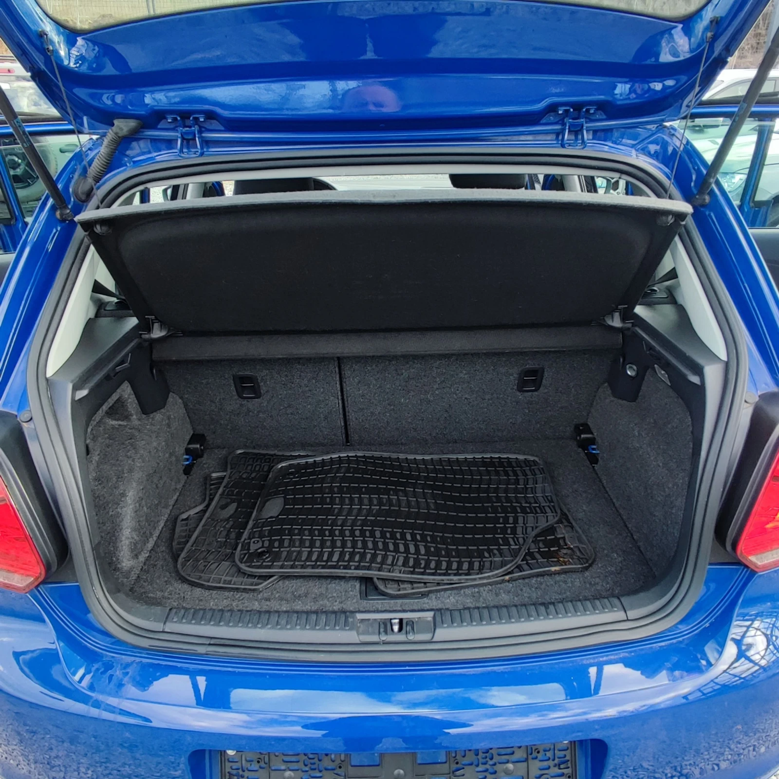 VW Polo 1.6TDI* 105кс* КЛИМАТИК* , снимка 14 - Автомобили и джипове - 54151333