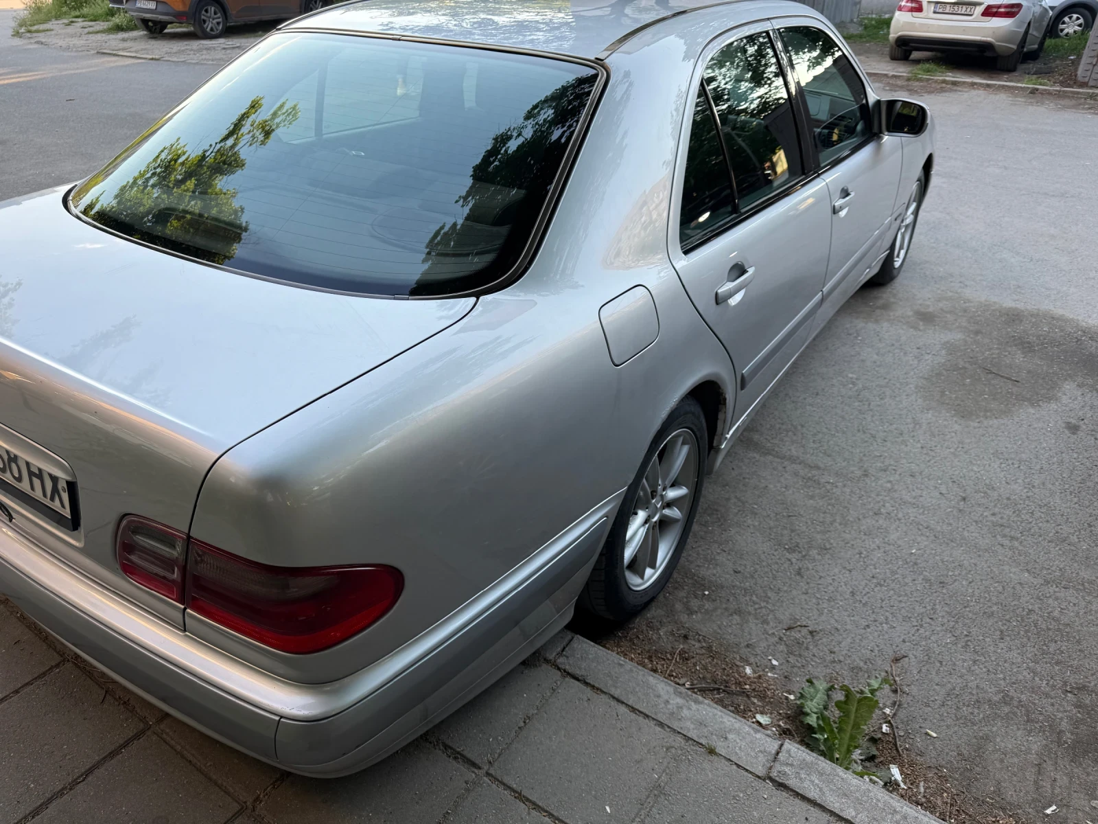 Mercedes-Benz E 200, снимка 5 - Автомобили и джипове - 54429206