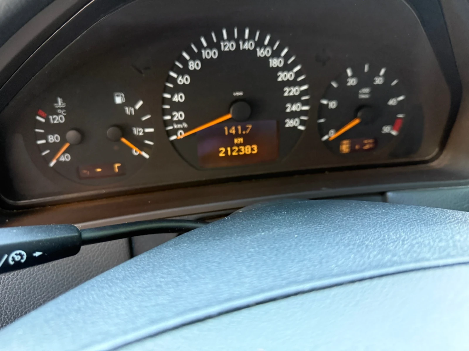 Mercedes-Benz E 200, снимка 8 - Автомобили и джипове - 54429206