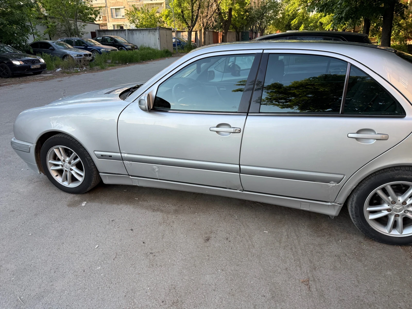 Mercedes-Benz E 200, снимка 3 - Автомобили и джипове - 54429206