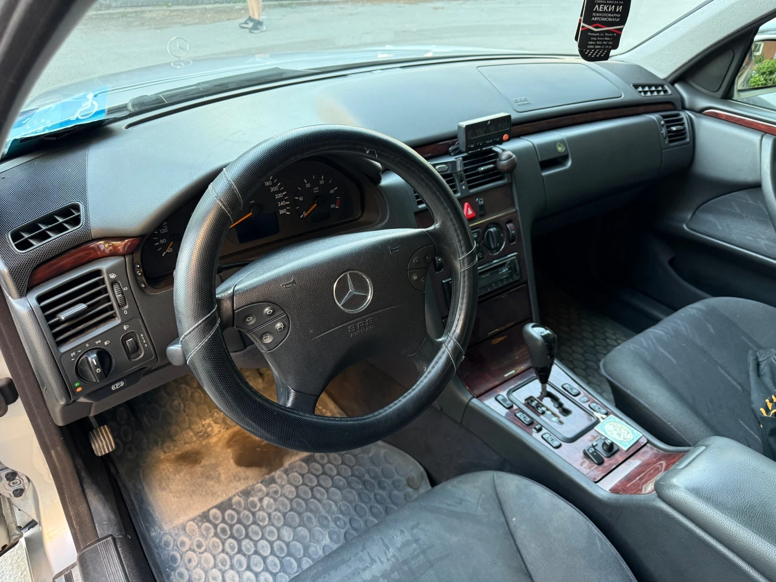 Mercedes-Benz E 200, снимка 7 - Автомобили и джипове - 54429206