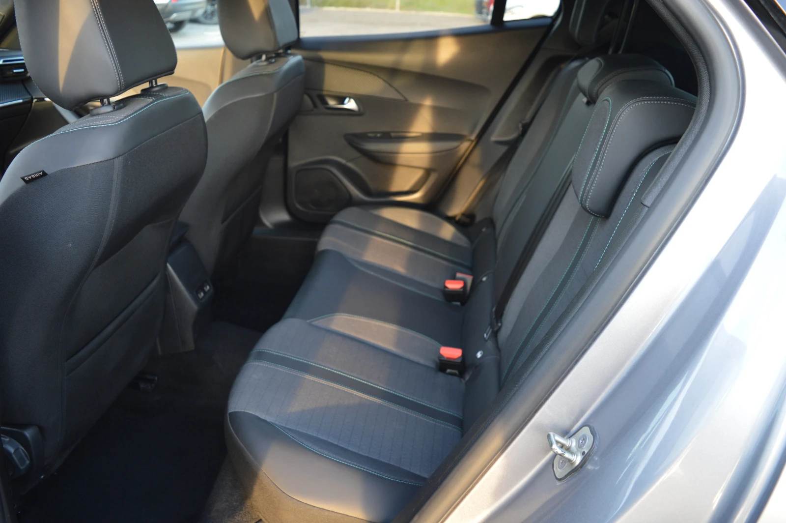 Peugeot 2008 1.5HDI-AVTOMAT-DISCTRONIC, снимка 11 - Автомобили и джипове - 54568607