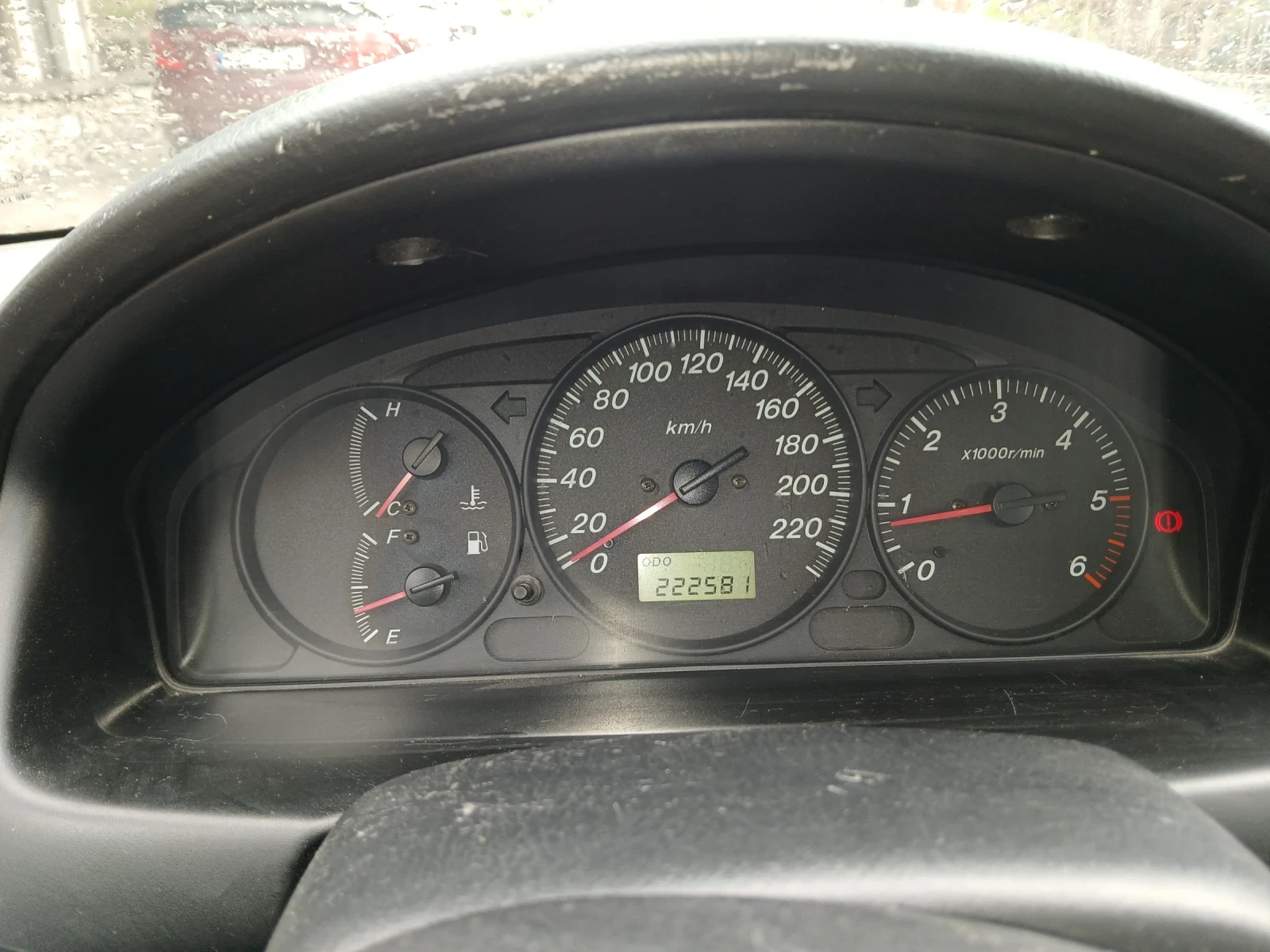 Mazda 323, снимка 6 - Автомобили и джипове - 54582237