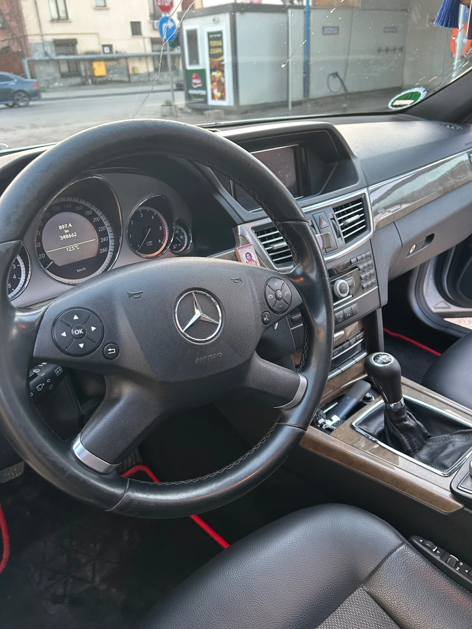 Mercedes-Benz E 250, снимка 11 - Автомобили и джипове - 54853283