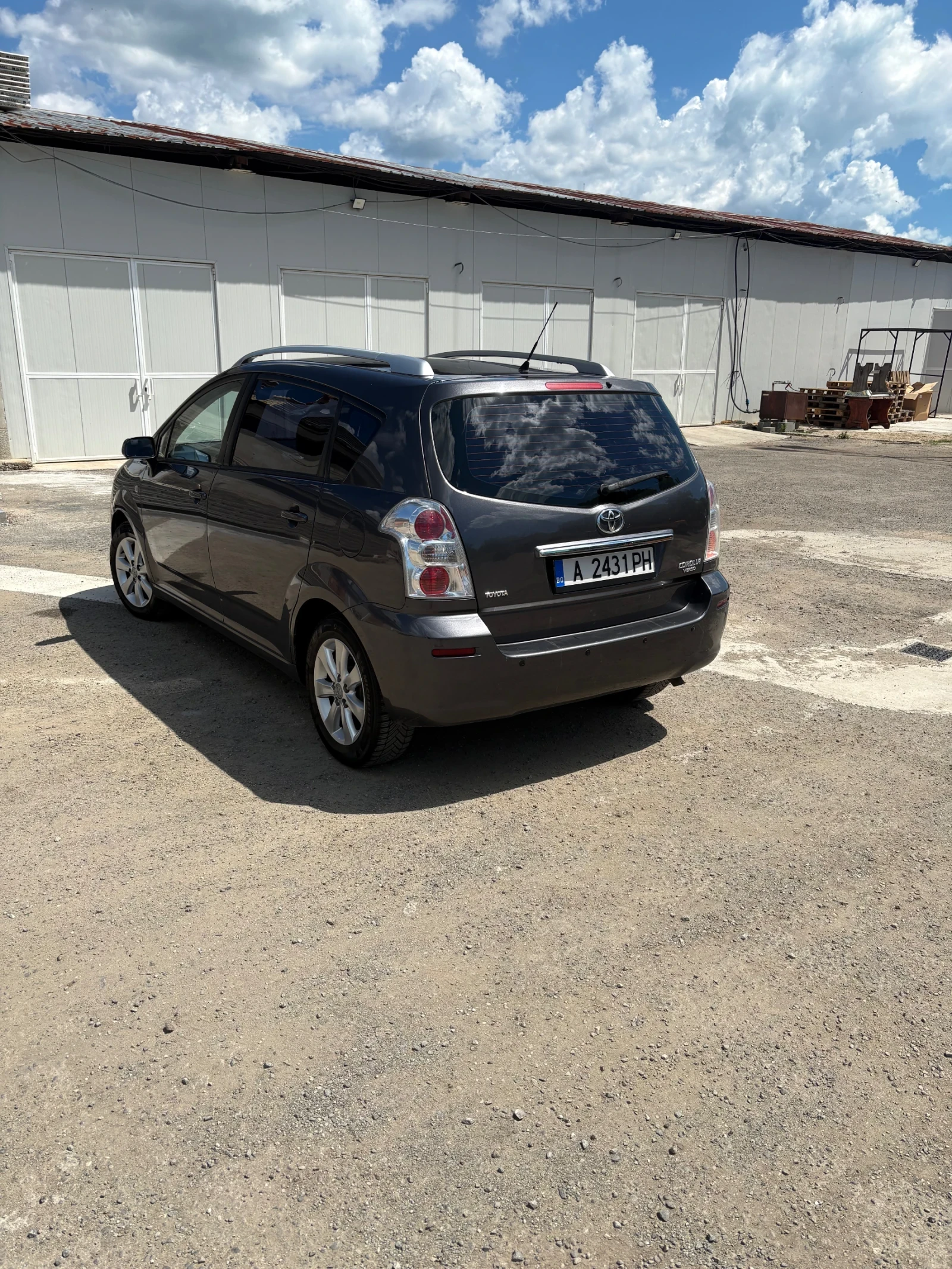 Toyota Corolla verso 1.8i, снимка 3 - Автомобили и джипове - 54899936