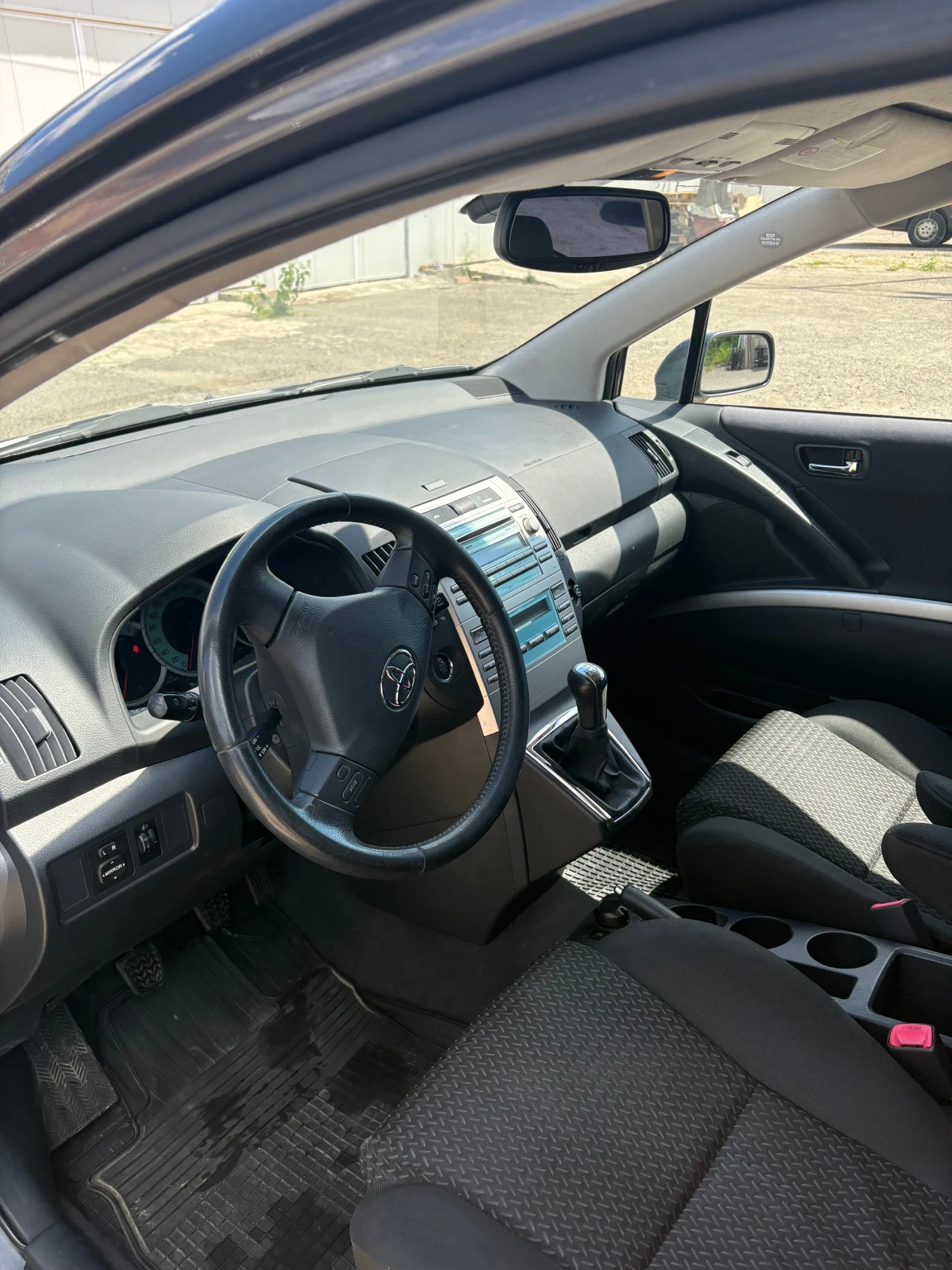 Toyota Corolla verso 1.8i, снимка 5 - Автомобили и джипове - 54899936