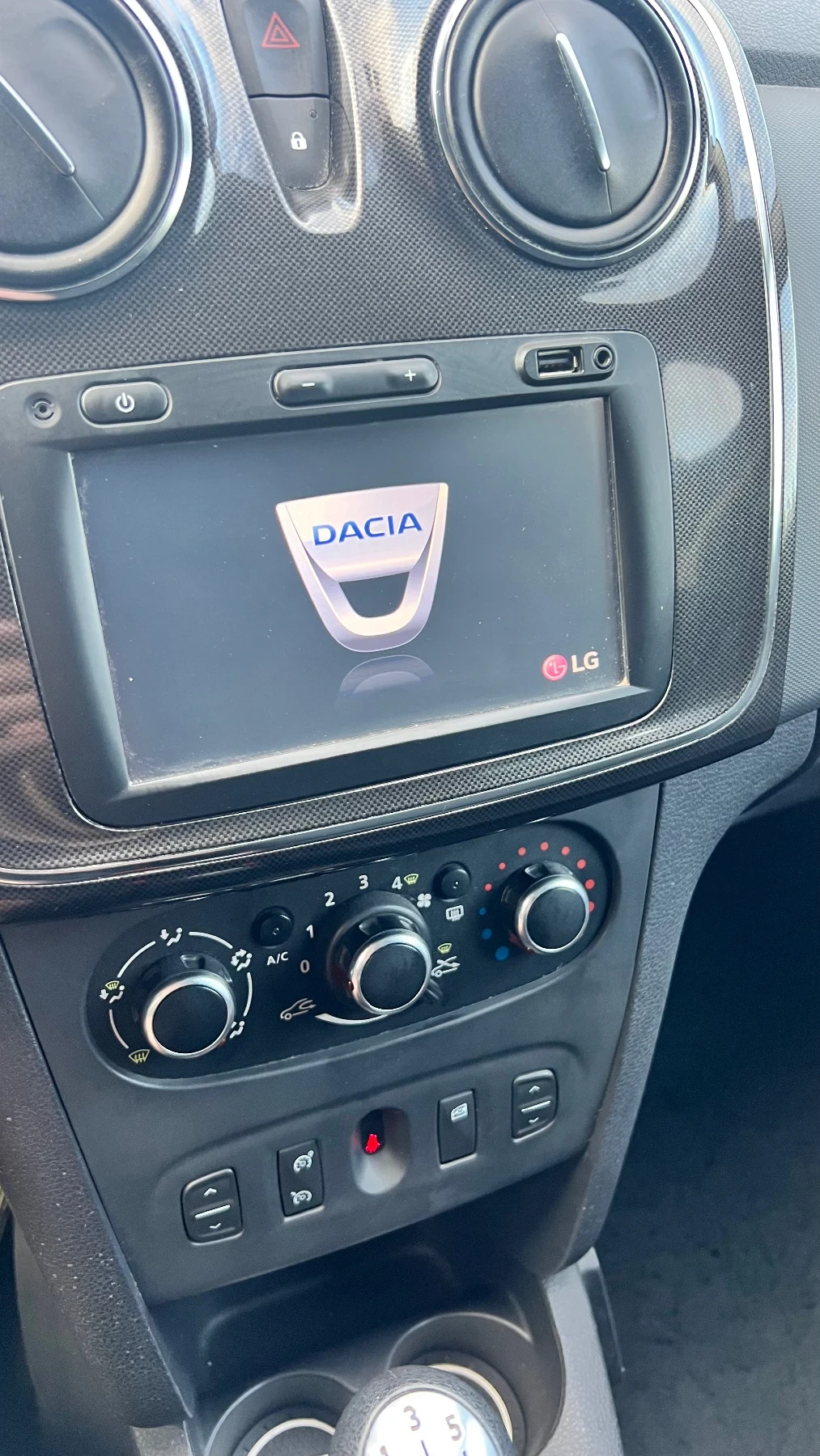 Dacia Logan MCV, LPG Фабрична ГАЗ, снимка 15 - Автомобили и джипове - 55148937