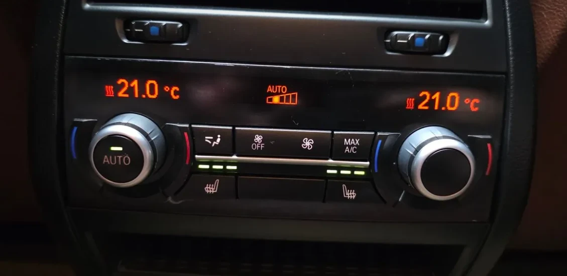 BMW 550 * АВТО КРЕДИТ* ЦЕНА ДО БГ * Сервизна история * , снимка 10 - Автомобили и джипове - 55459173