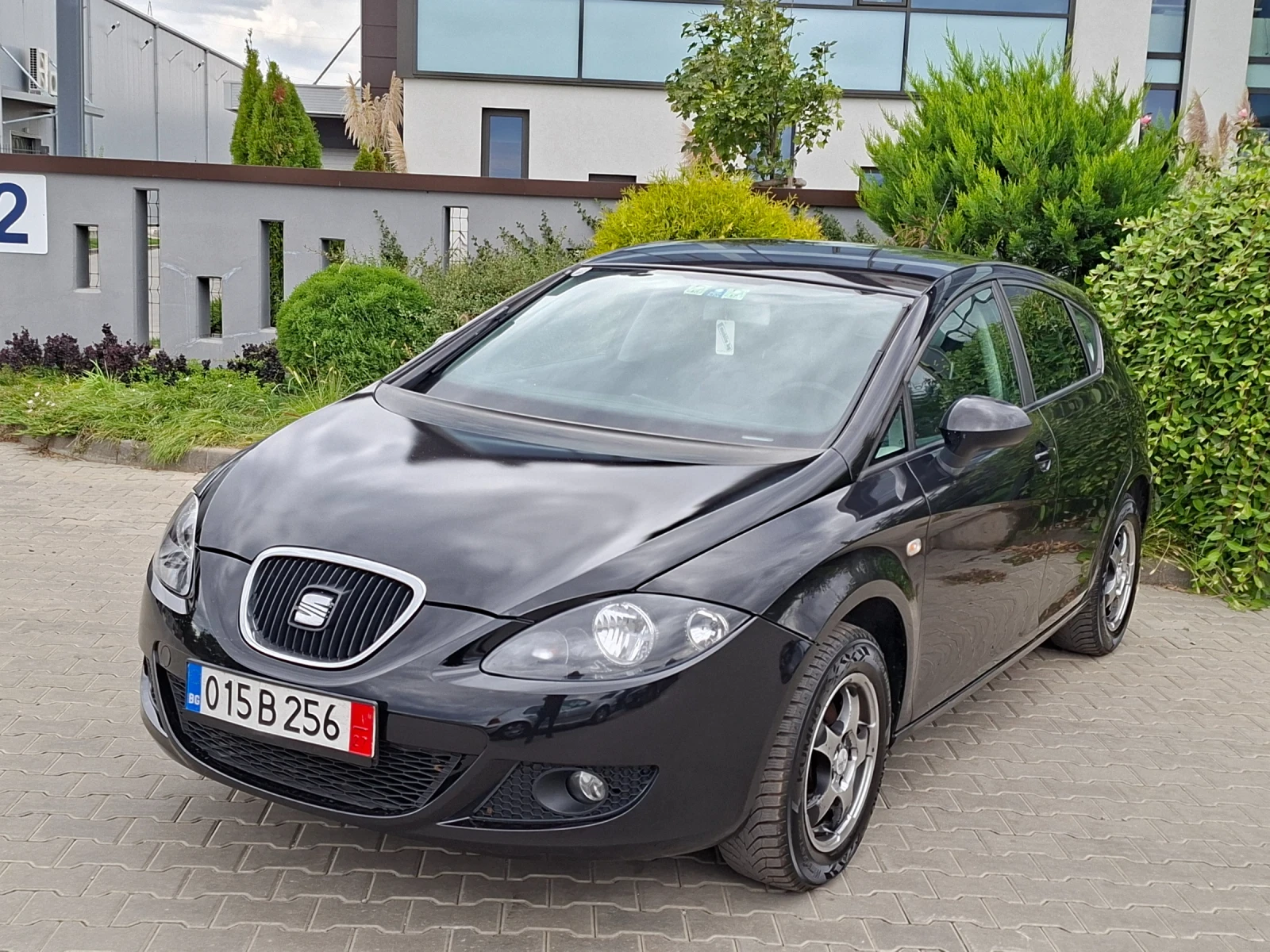 Seat Leon 1.4i* (75кс)* FACELIFT* НОВ ВНОС* , снимка 2 - Автомобили и джипове - 56274060