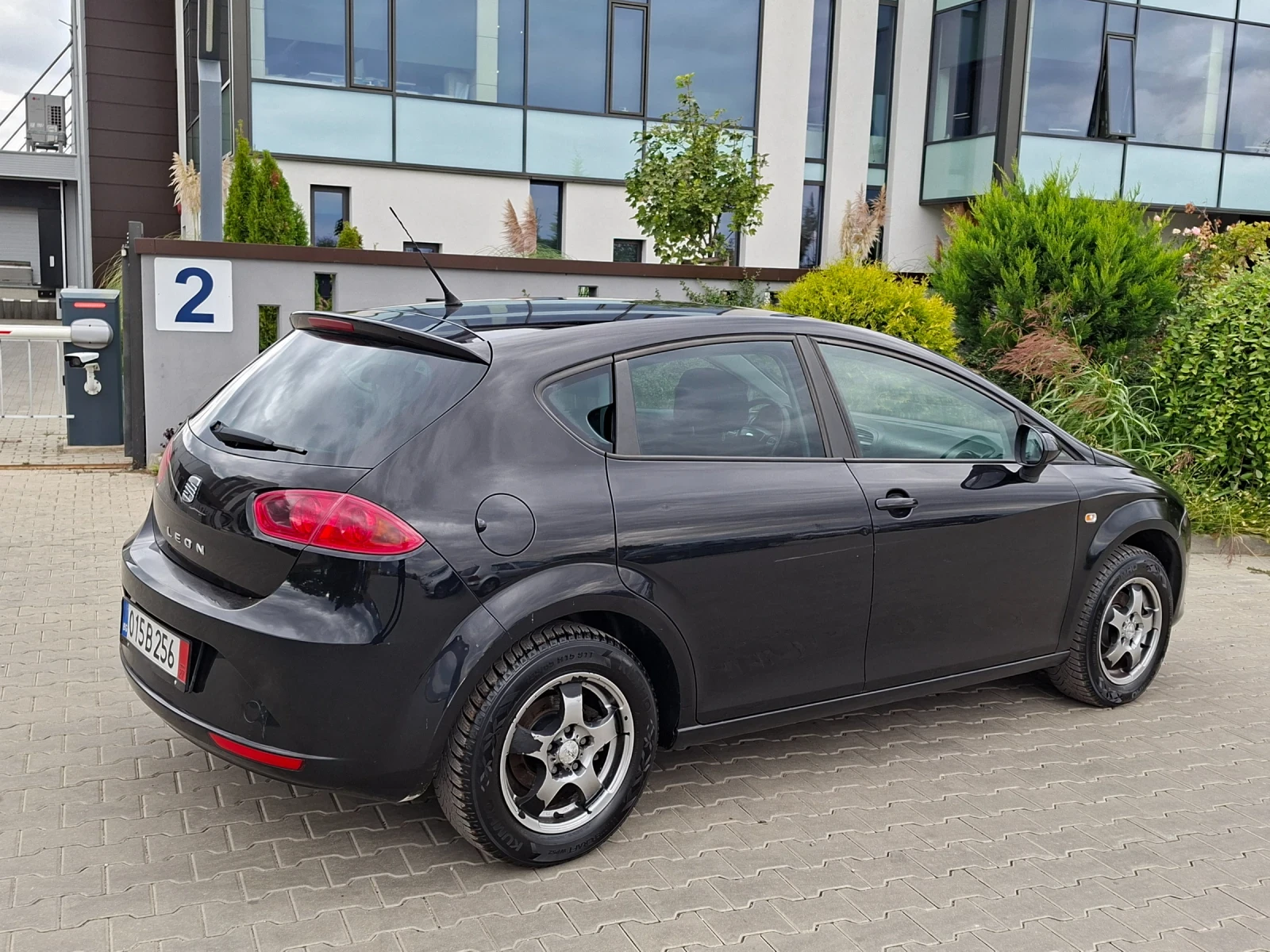 Seat Leon 1.4i* (75кс)* FACELIFT* НОВ ВНОС* , снимка 12 - Автомобили и джипове - 56274060