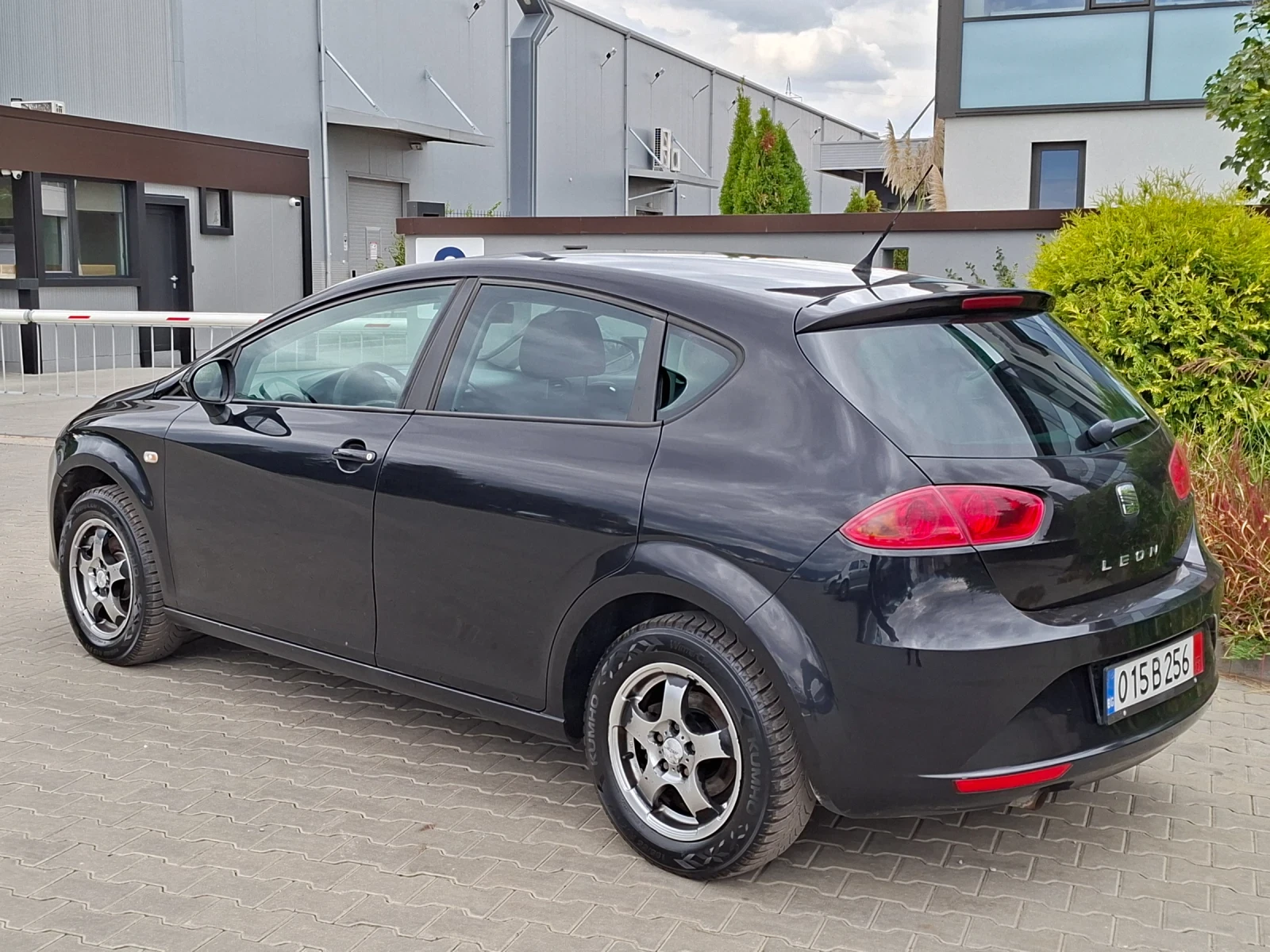 Seat Leon 1.4i* (75кс)* FACELIFT* НОВ ВНОС* , снимка 5 - Автомобили и джипове - 56274060