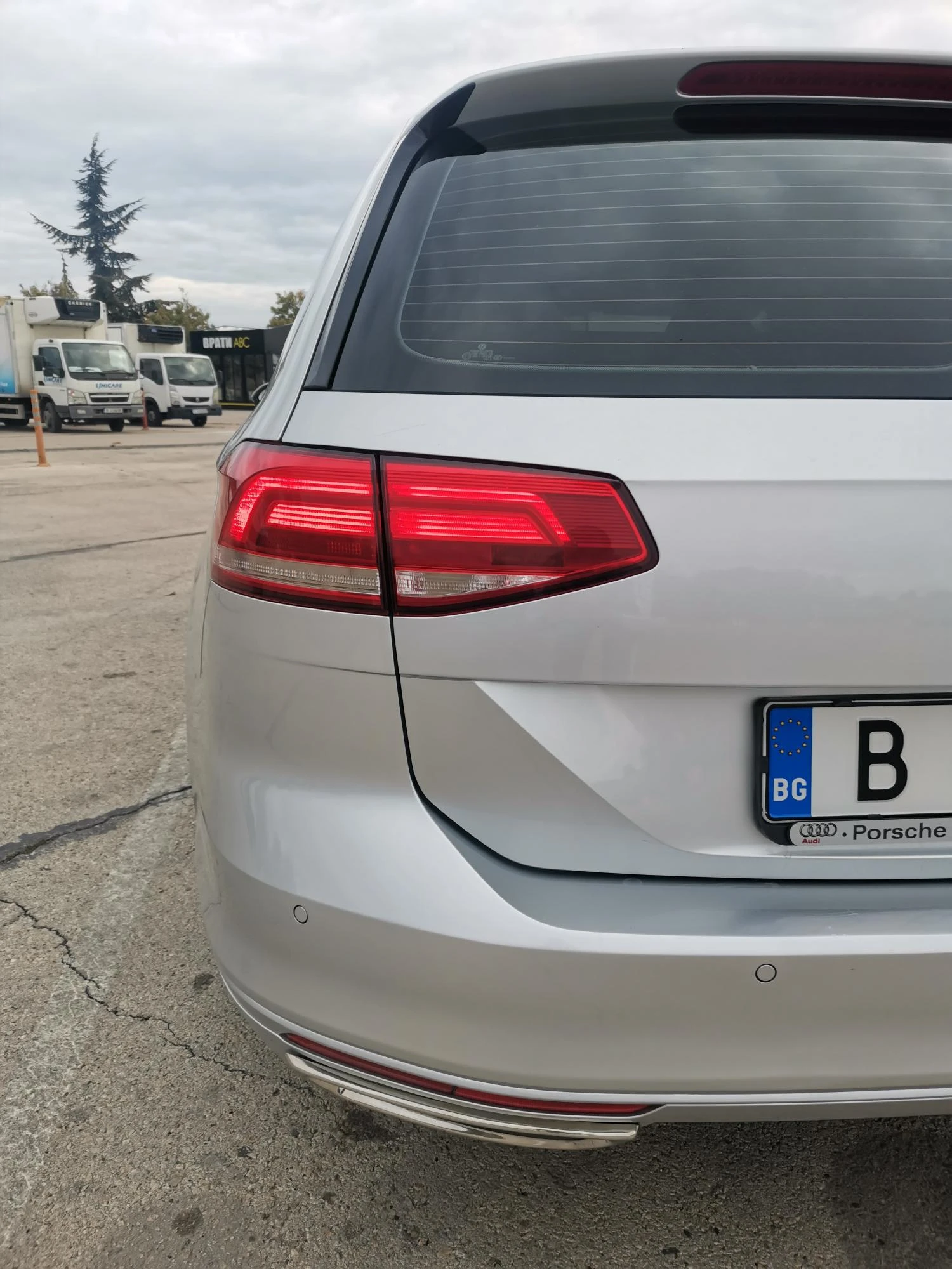 VW Passat 2.0 TDI, снимка 10 - Автомобили и джипове - 56555918