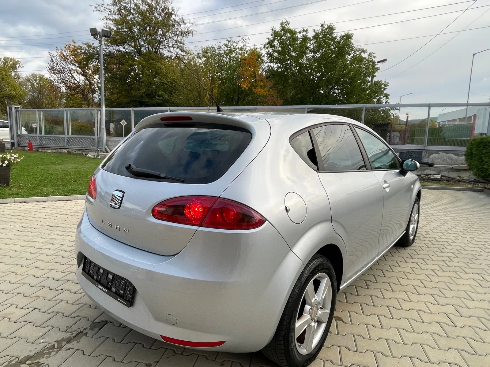 Seat Leon 1.6 бензин , снимка 5 - Автомобили и джипове - 56588431