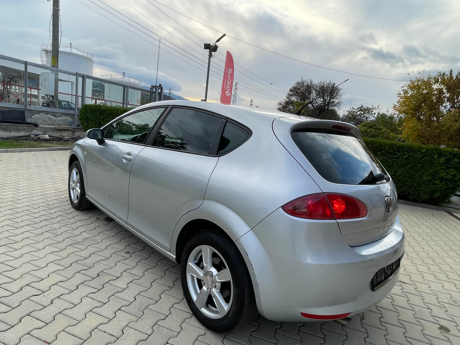 Seat Leon 1.6 бензин , снимка 2 - Автомобили и джипове - 56588431