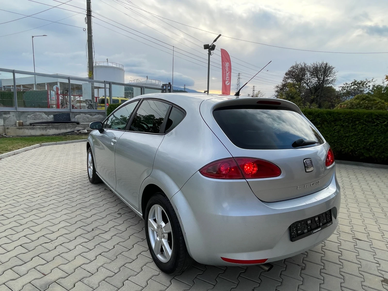 Seat Leon 1.6 бензин , снимка 3 - Автомобили и джипове - 56588431