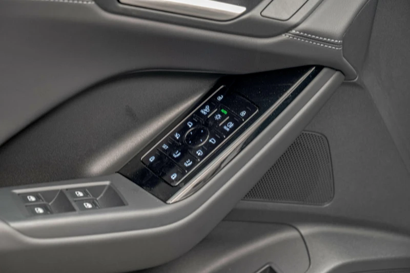 Audi Q6 100kWh/Quattro/Sline/Камера 360/Distronic/, снимка 9 - Автомобили и джипове - 51620756