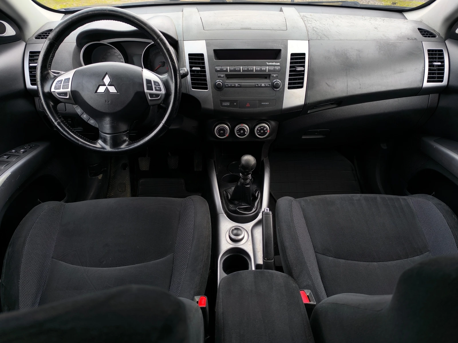 Mitsubishi Outlander -2.2DID-156кс-4х4-6 скорости-7 места-КЛИМАТРОНИК-, снимка 13 - Автомобили и джипове - 53798012