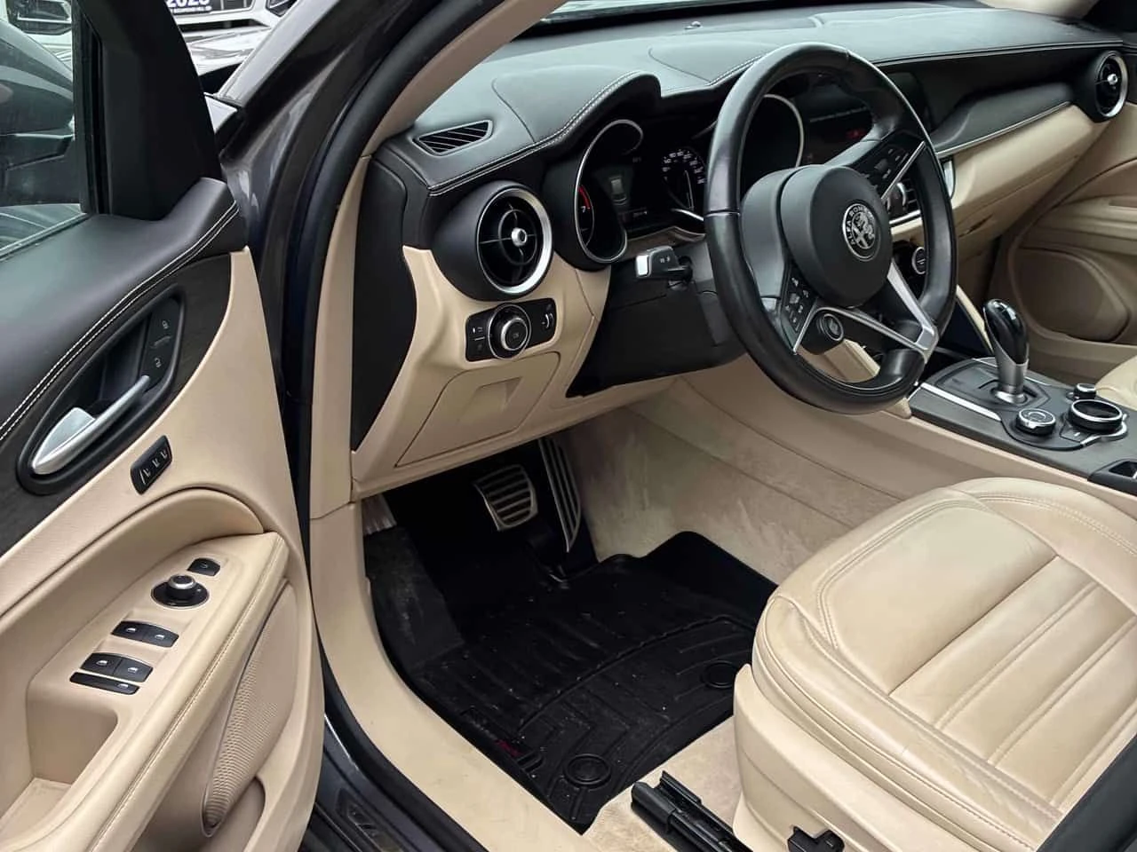 Alfa Romeo Stelvio * Ti Lusso * DISTRONIC* ПОДГРЕВИ* + ГУМИ С ДЖАНТИ, снимка 5 - Автомобили и джипове - 54580557