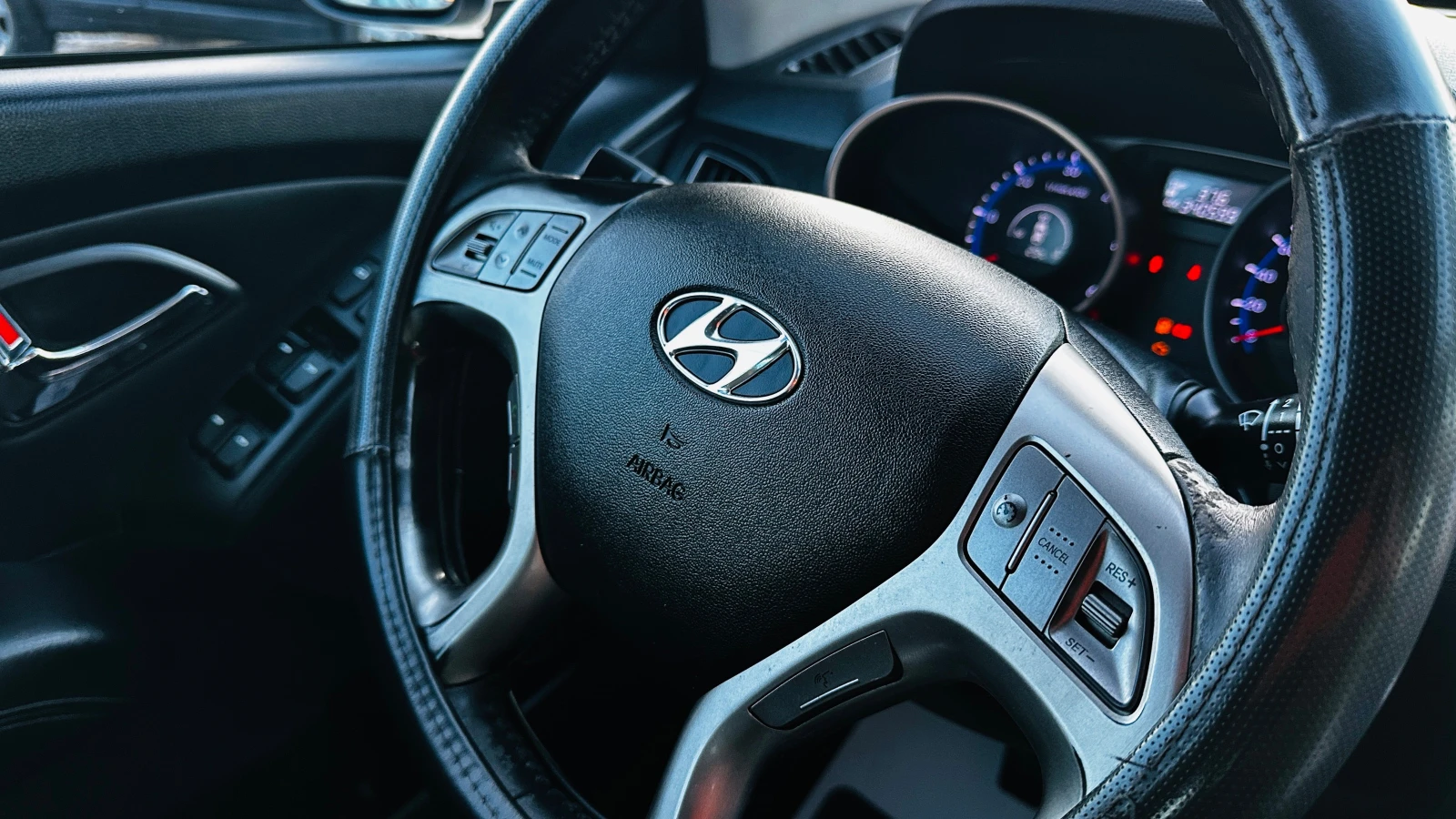 Hyundai IX35, снимка 15 - Автомобили и джипове - 54905845