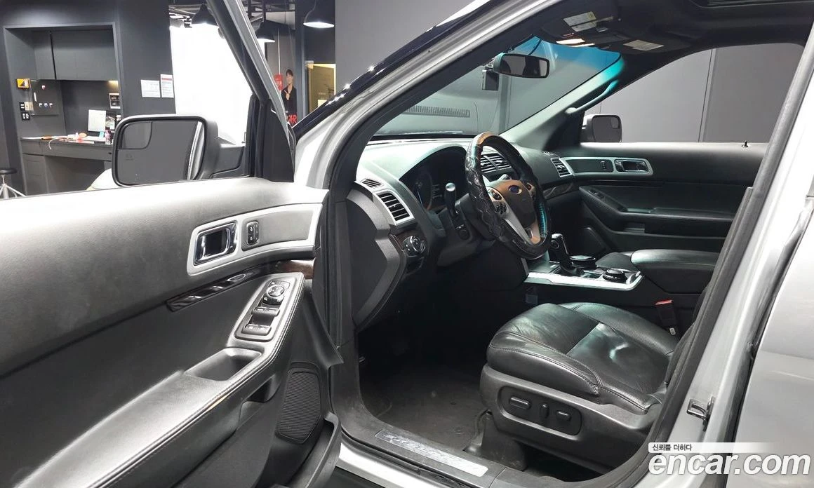 Ford Explorer 3.5 Limited 4WD 5th, снимка 10 - Автомобили и джипове - 55907646