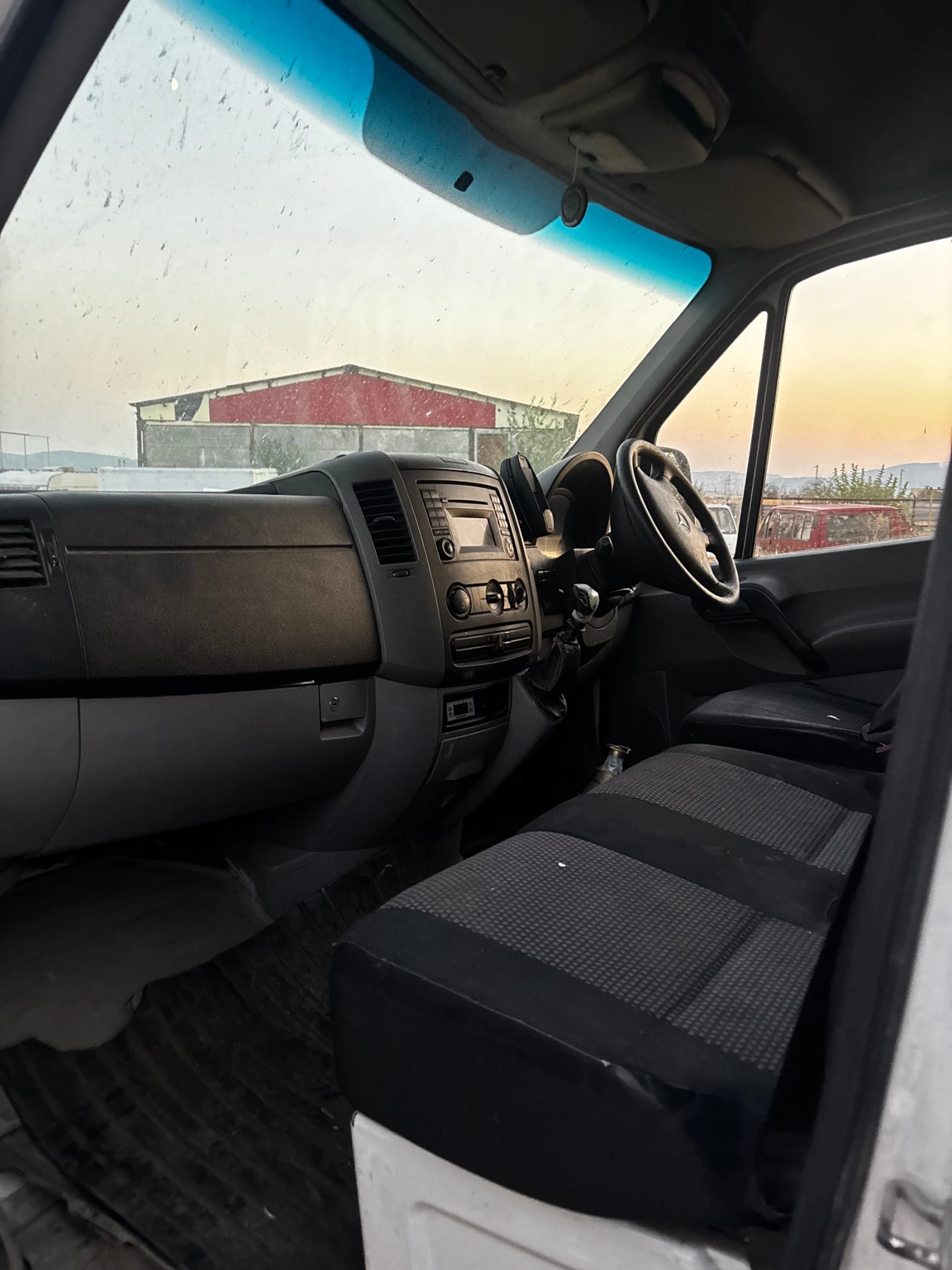 Mercedes-Benz Sprinter 311 Хладилен работещ, снимка 8 - Бусове и автобуси - 55743652