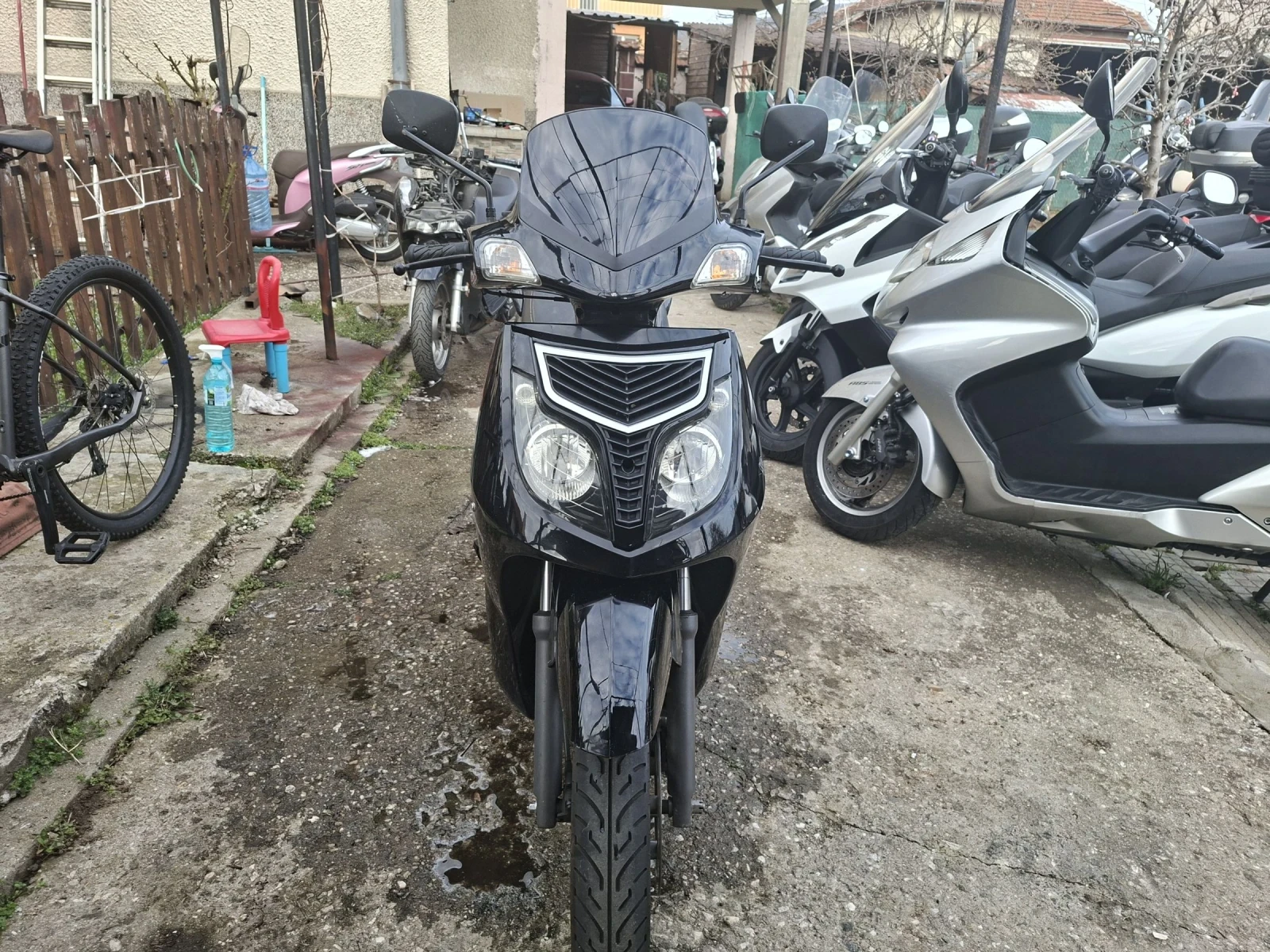 Benelli Caffenero 150ie много лек и пъргав 