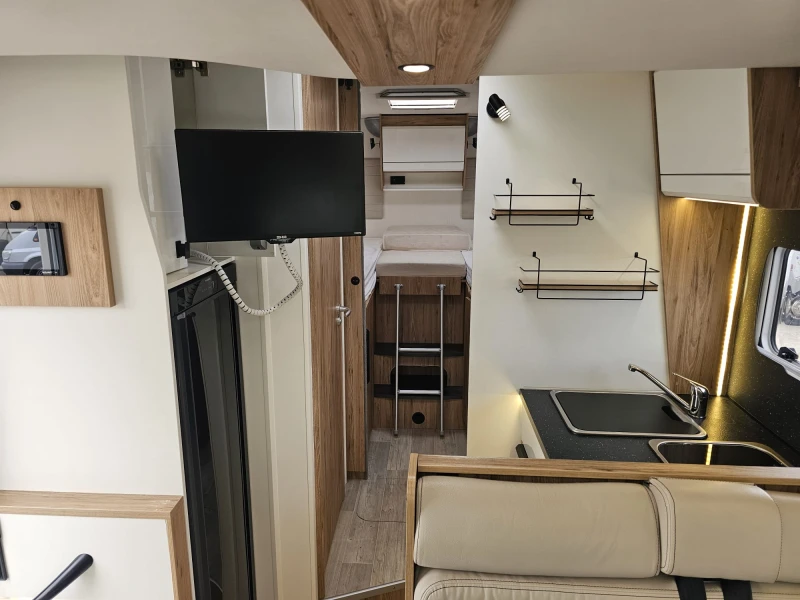 Кемпер Pilote P 696 EVIDENS, снимка 8 - Каравани и кемпери - 52444621